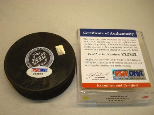 Джони Годро подписа хокей шайба Калгари Флеймс с автограф на PSA/DNA COA 1Б - за Миене на НХЛ с автограф