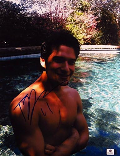 Тайлър Поузи, Подписано Снимка с Автограф 11X14 Секси Волчонок в басейна GV849489
